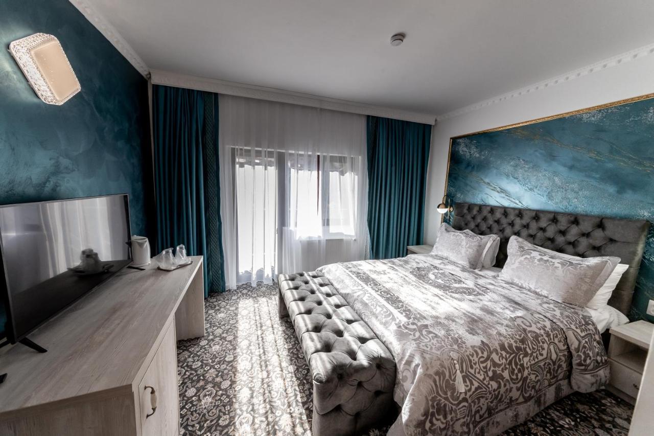 Suru Hotel & Restaurant Buşteni Exteriör bild