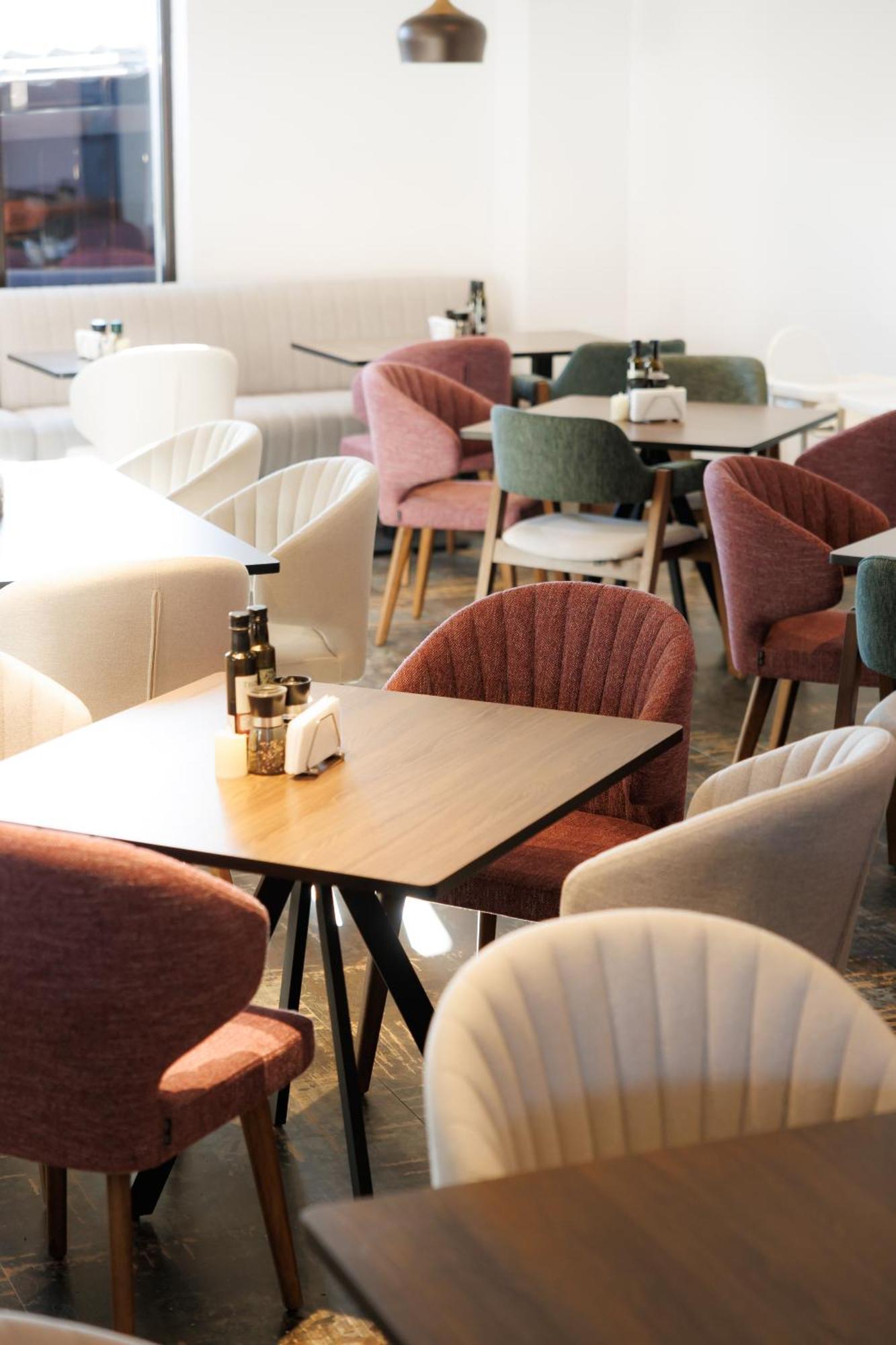 Suru Hotel & Restaurant Buşteni Exteriör bild