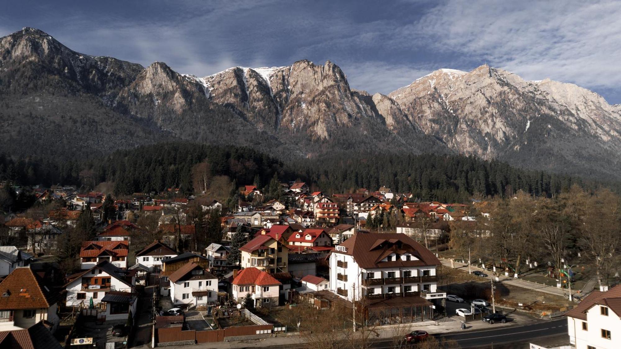Suru Hotel & Restaurant Buşteni Exteriör bild